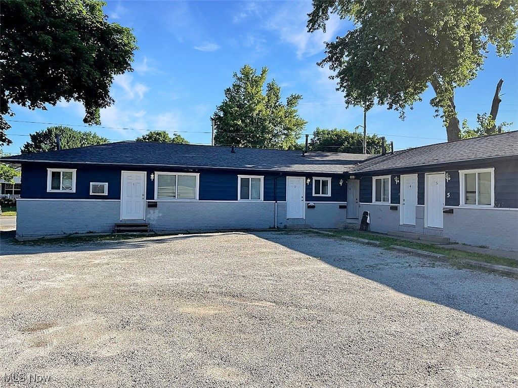 1330 W Waterloo Road, Akron, OH 44314