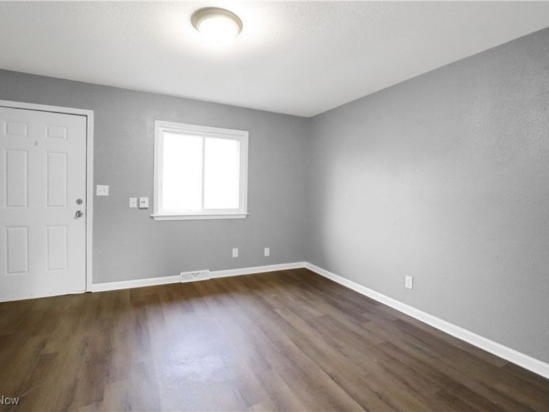 1330 W Waterloo Road, Akron, OH 44314 Photo 11
