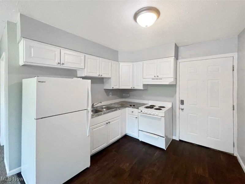 1330 W Waterloo Road, Akron, OH 44314 Photo 16