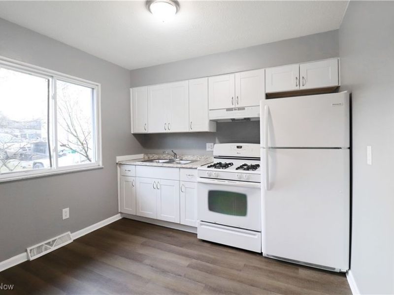 1330 W Waterloo Road, Akron, OH 44314 Photo 4