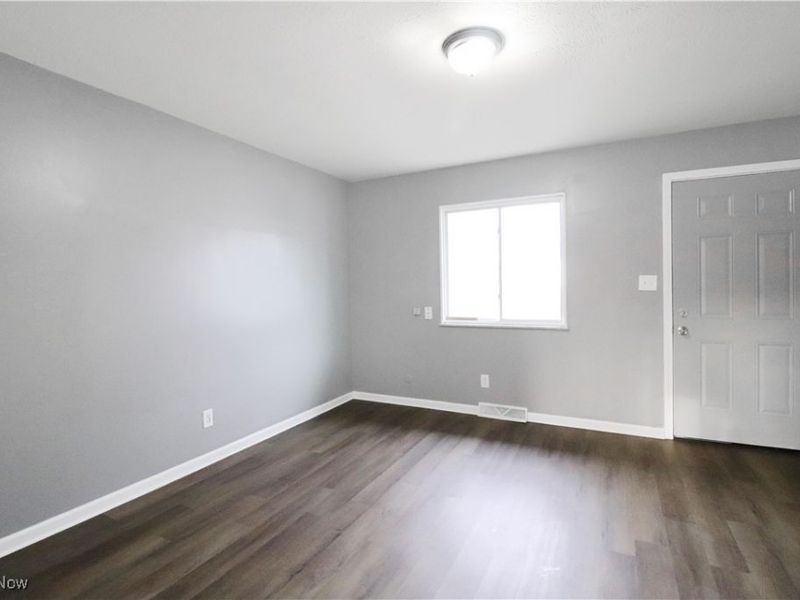 1330 W Waterloo Road, Akron, OH 44314 Photo 6