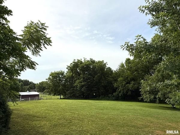 101 S STATION Street, Altona, IL 61414