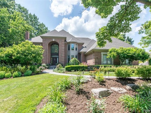 3166 Beach Lake Drive W, Brighton Twp, MI 48380