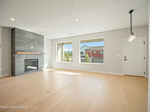 1033 E RAILROAD AVE, Post Falls, ID 83854