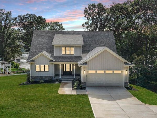 Huddleston, VA 24104