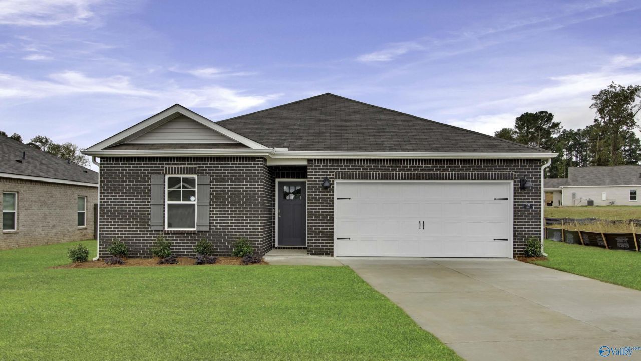 17 Moon Drive, Scottsboro, AL 35769 Main Photo