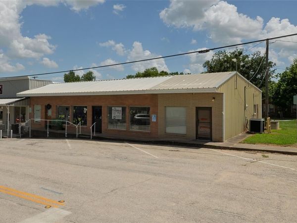 113 W Decatur Street, Chico, TX 76431