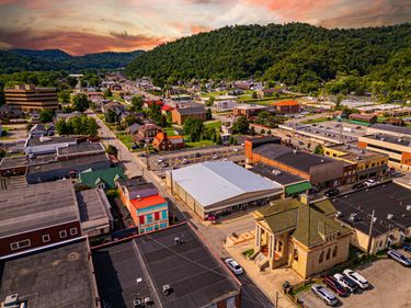 188 W Court Street, Prestonsburg, KY 41653