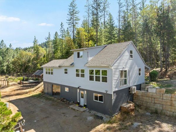 2016 Sykes Creek Road, Rogue River, OR 97537