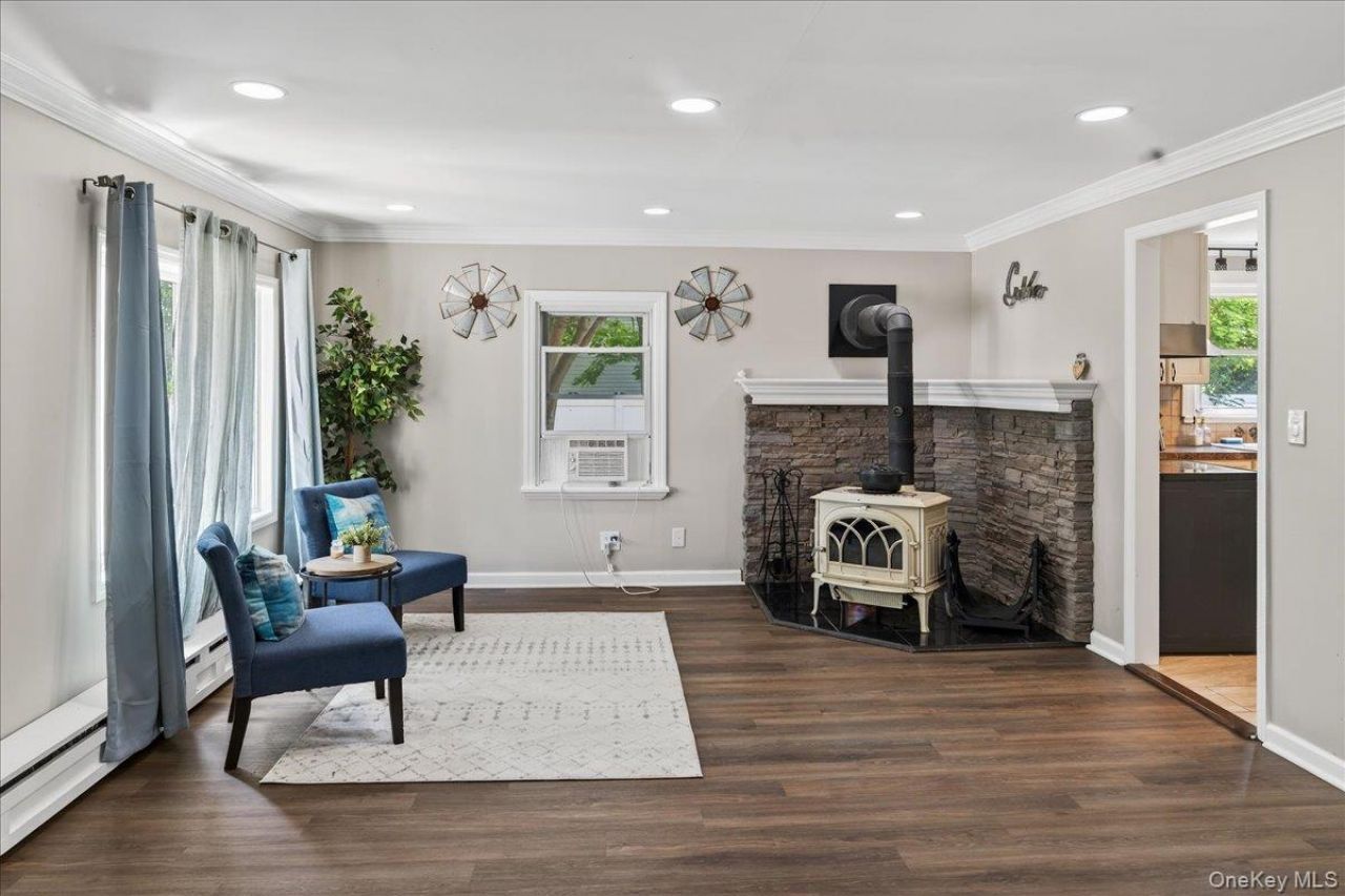 4 Myrtle Lane, Coram, NY 11727 Main Photo