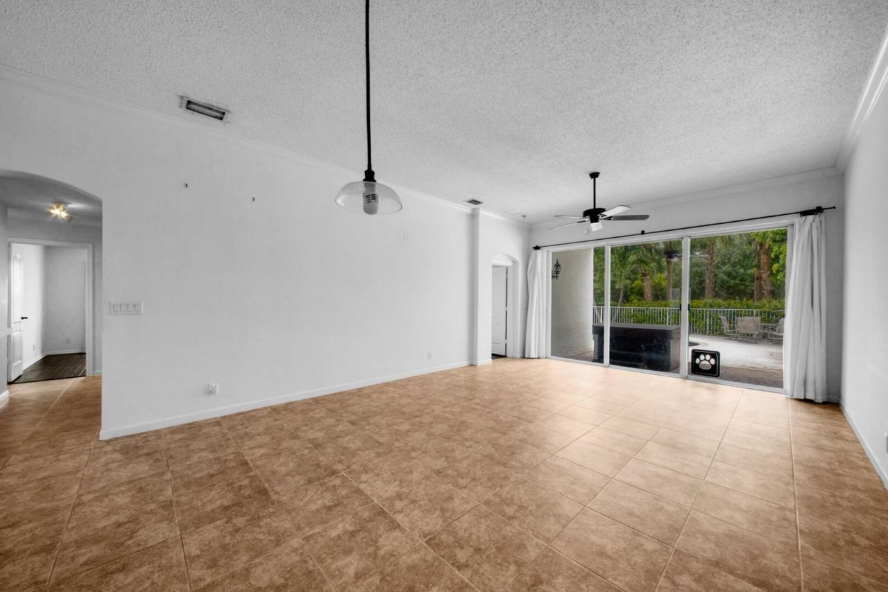 212 Kensington Way, Royal Palm Beach, FL 33414 Photo