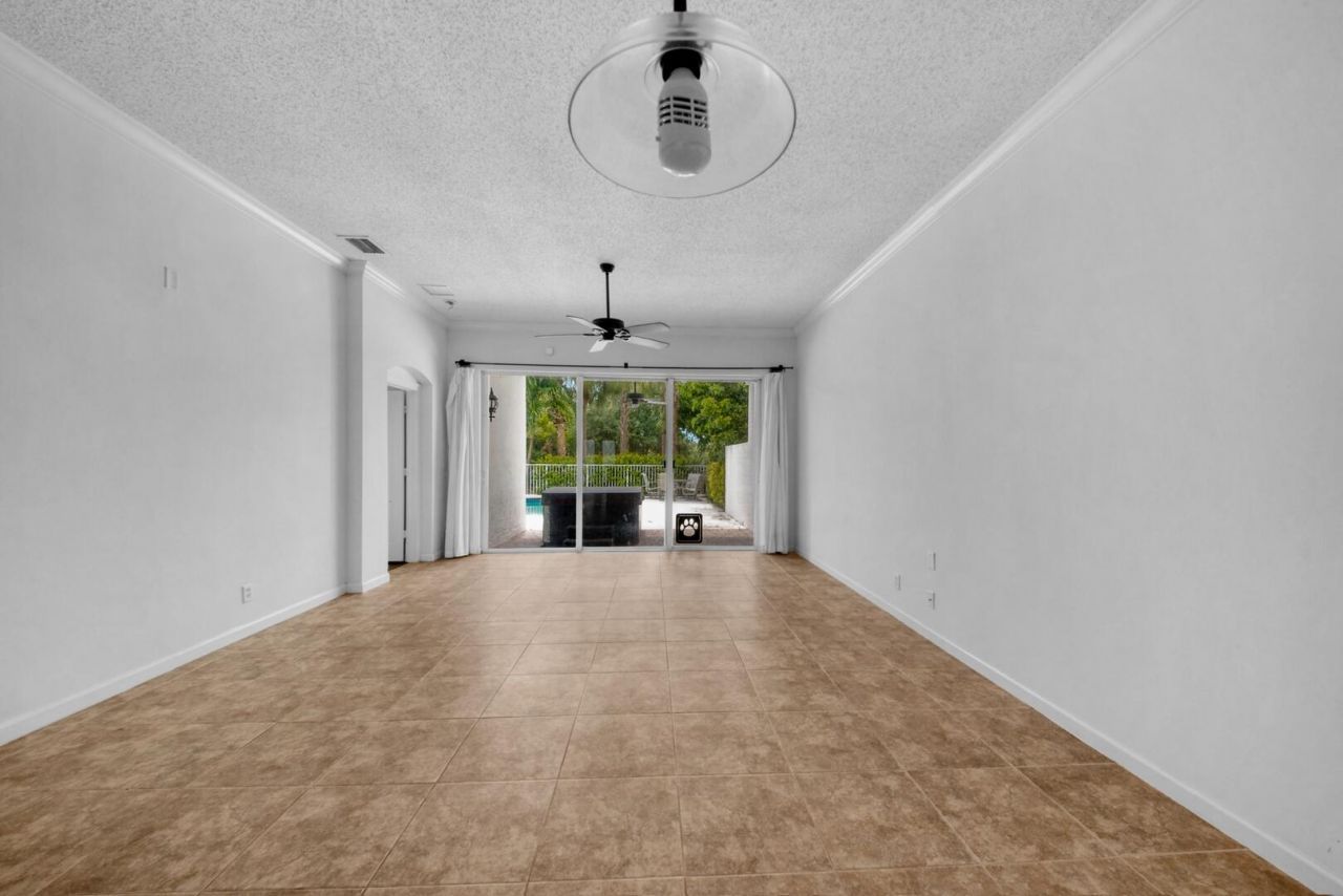 212 Kensington Way, Royal Palm Beach, FL 33414 Photo