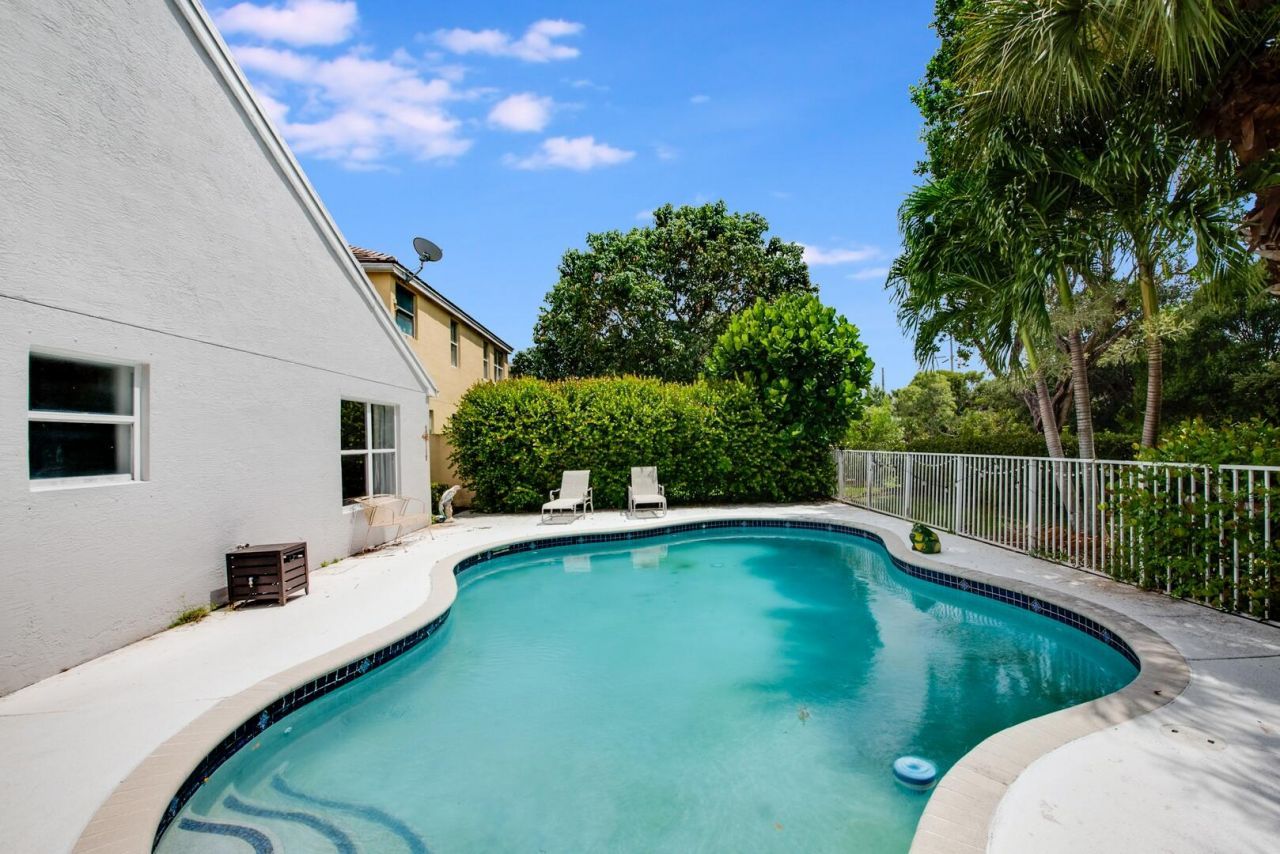 212 Kensington Way, Royal Palm Beach, FL 33414 Photo