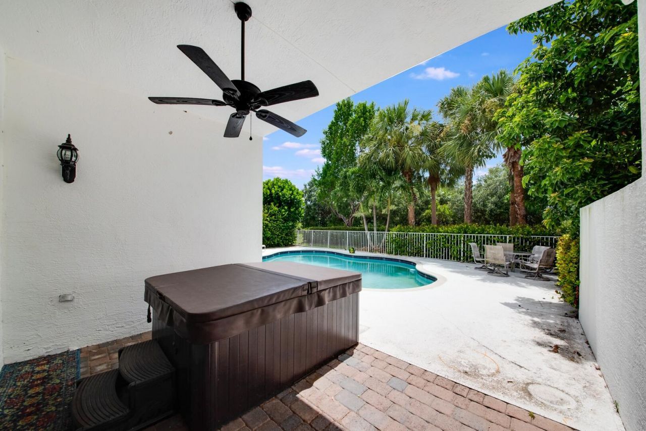 212 Kensington Way, Royal Palm Beach, FL 33414 Photo