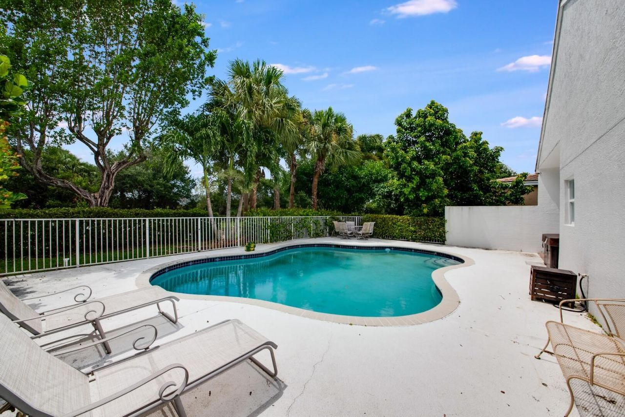 212 Kensington Way, Royal Palm Beach, FL 33414 Photo