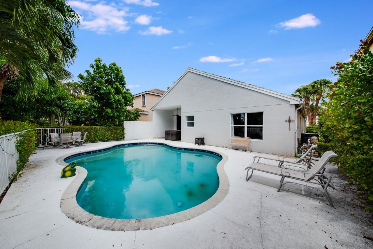 212 Kensington Way, Royal Palm Beach, FL 33414 Photo