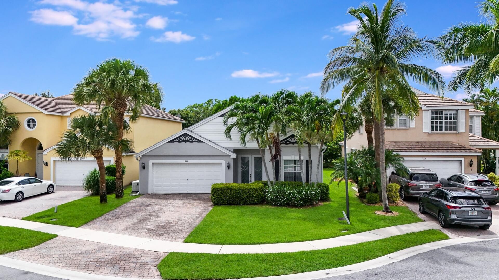 212 Kensington Way, Royal Palm Beach, FL 33414 Photo