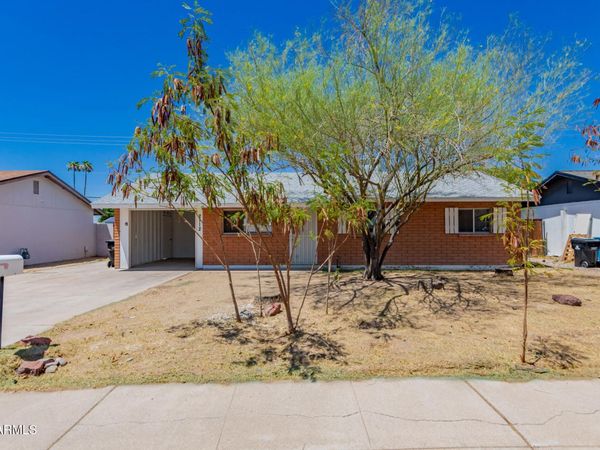 2112 W DAHLIA Drive, Phoenix, AZ 85029