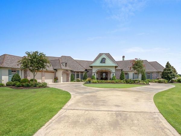 6129 E Myrtle Bay Drive E, Lake Charles, LA 70605