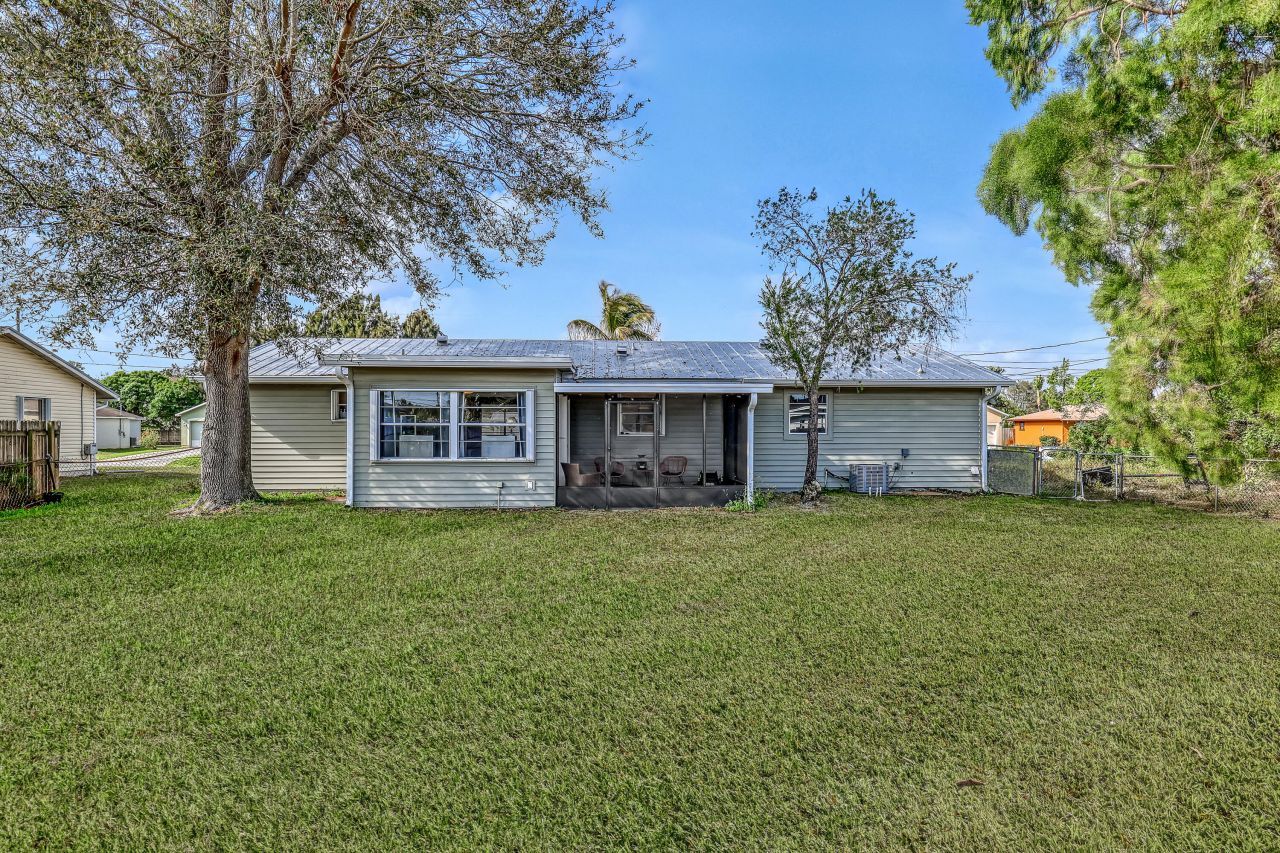 1925 SW Idaho Lane, Port Saint Lucie, FL 34984 Photo