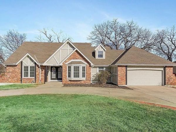 7007 Lakeshore Drive, Raytown, MO 64133