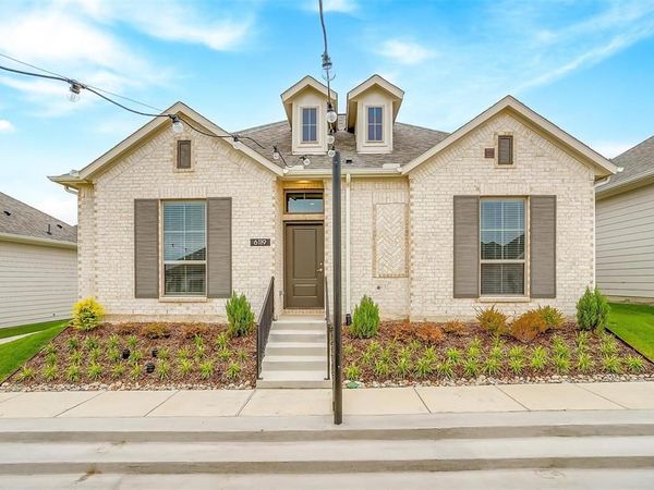 6138 Lavanda Street, Fort Worth, TX 76126