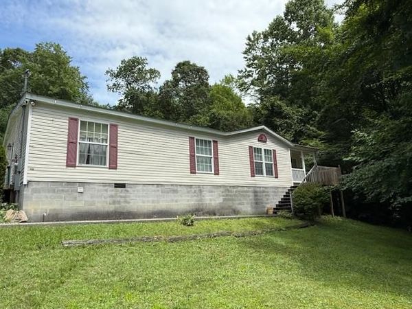302 Mountain Creek Dr, COOL RIDGE, WV 25825