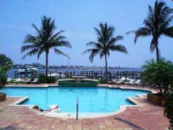 127 Yacht Club Way, Unit 109, Hypoluxo, FL 33462
