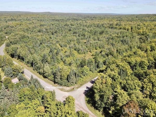 9692 N Laird Road, Laird Twp, MI 49958
