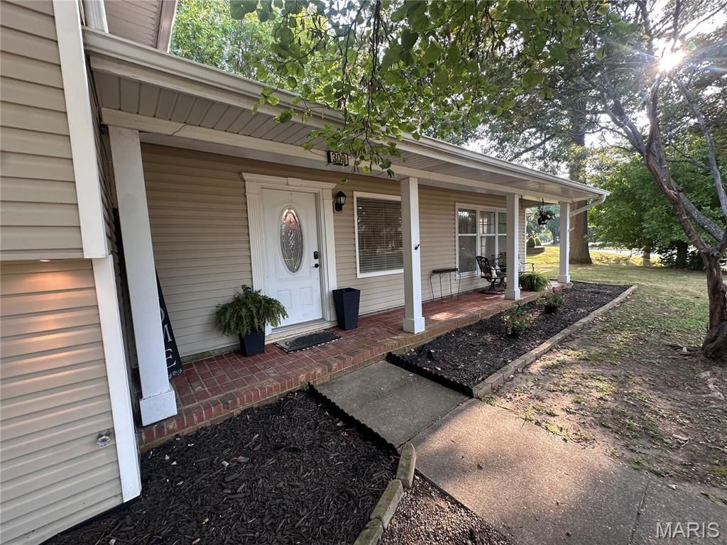 303 Kennedy Drive, Sikeston, MO 63801 Main Photo