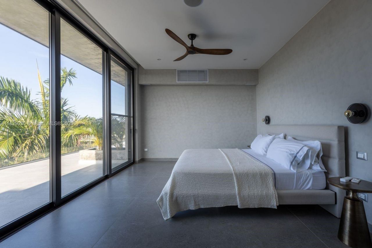 000 8g99+hr Las Terrenas, Dominican Republic, , FL 32000 Photo