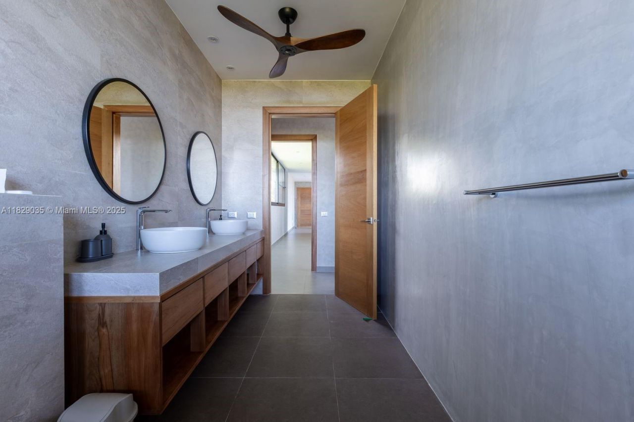 000 8g99+hr Las Terrenas, Dominican Republic, , FL 32000 Photo