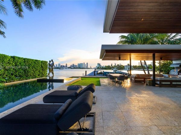 126 W San Marino Dr, Miami Beach, FL 33139