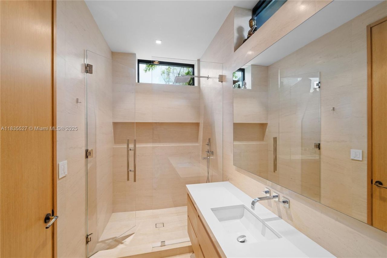 126 W San Marino Dr, Miami Beach, FL 33139 Photo