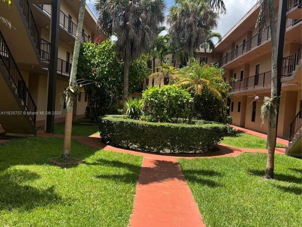 10851 SW 2nd St, Unit K111, Sweetwater, FL 33174