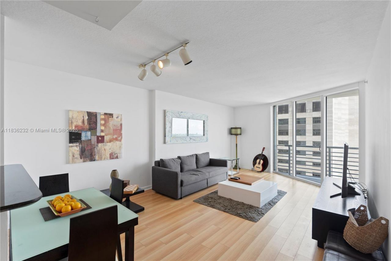 335 S Biscayne Blvd, Unit 3410, Miami, FL 33131 Photo