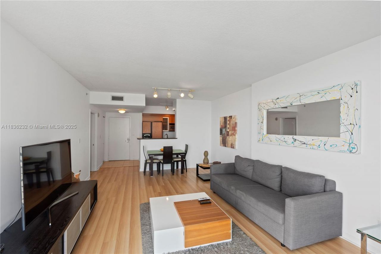 335 S Biscayne Blvd, Unit 3410, Miami, FL 33131 Photo