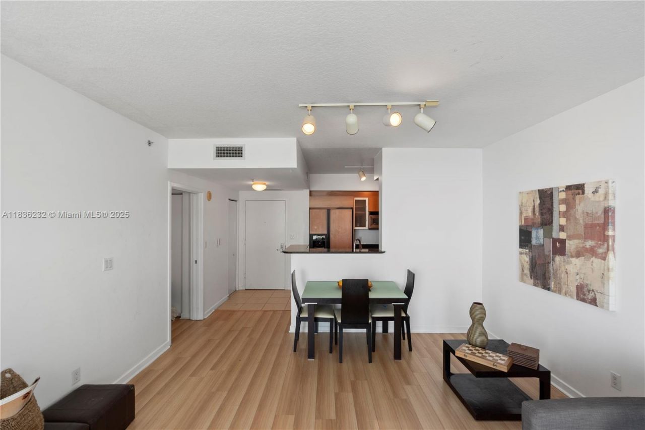 335 S Biscayne Blvd, Unit 3410, Miami, FL 33131 Photo