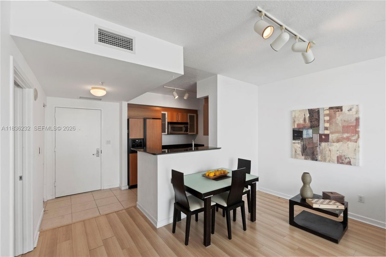 335 S Biscayne Blvd, Unit 3410, Miami, FL 33131 Photo