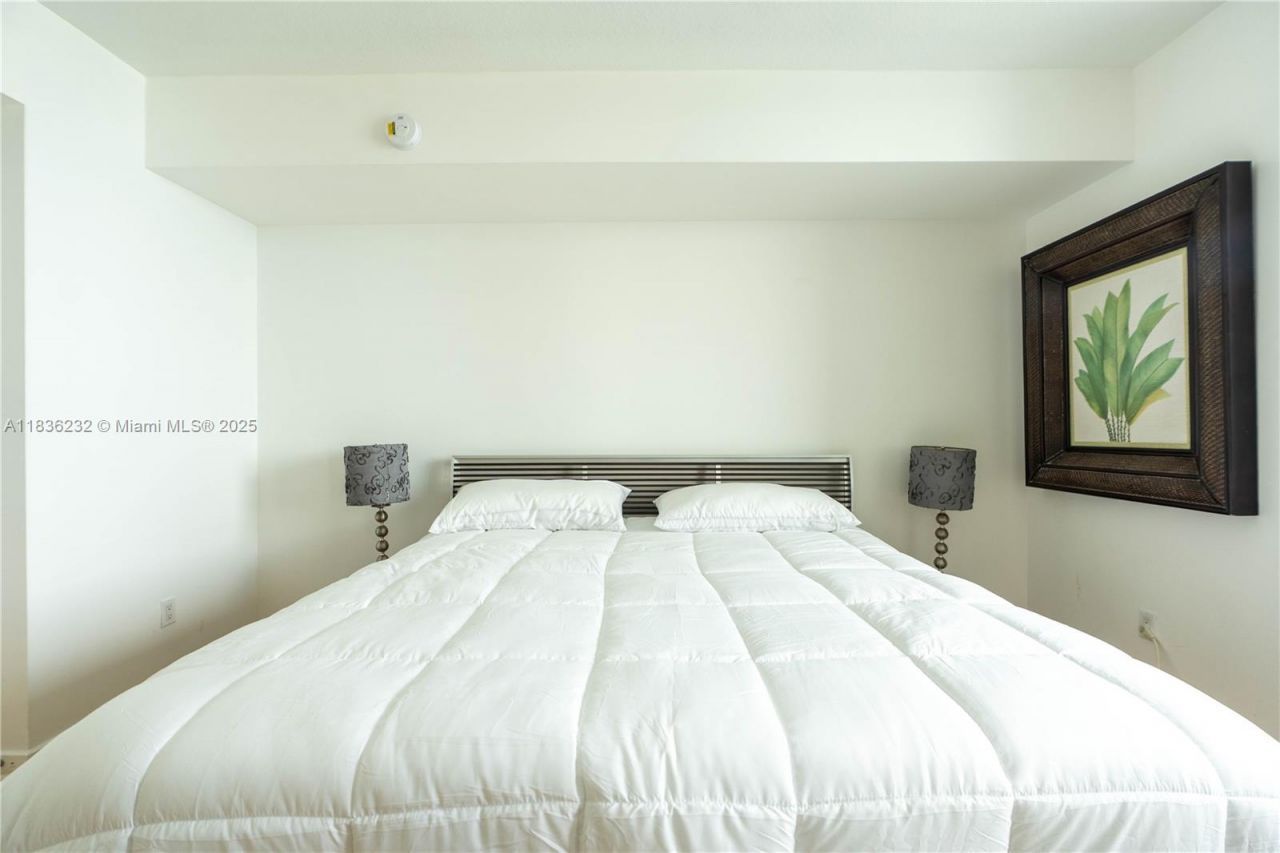 335 S Biscayne Blvd, Unit 3410, Miami, FL 33131 Photo