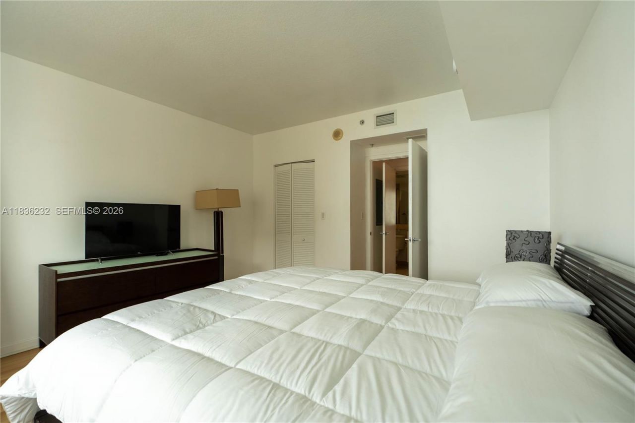 335 S Biscayne Blvd, Unit 3410, Miami, FL 33131 Photo