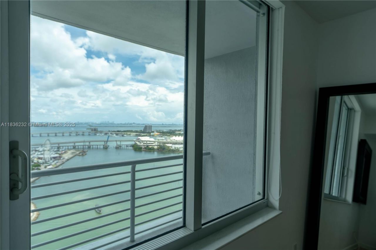 335 S Biscayne Blvd, Unit 3410, Miami, FL 33131 Photo