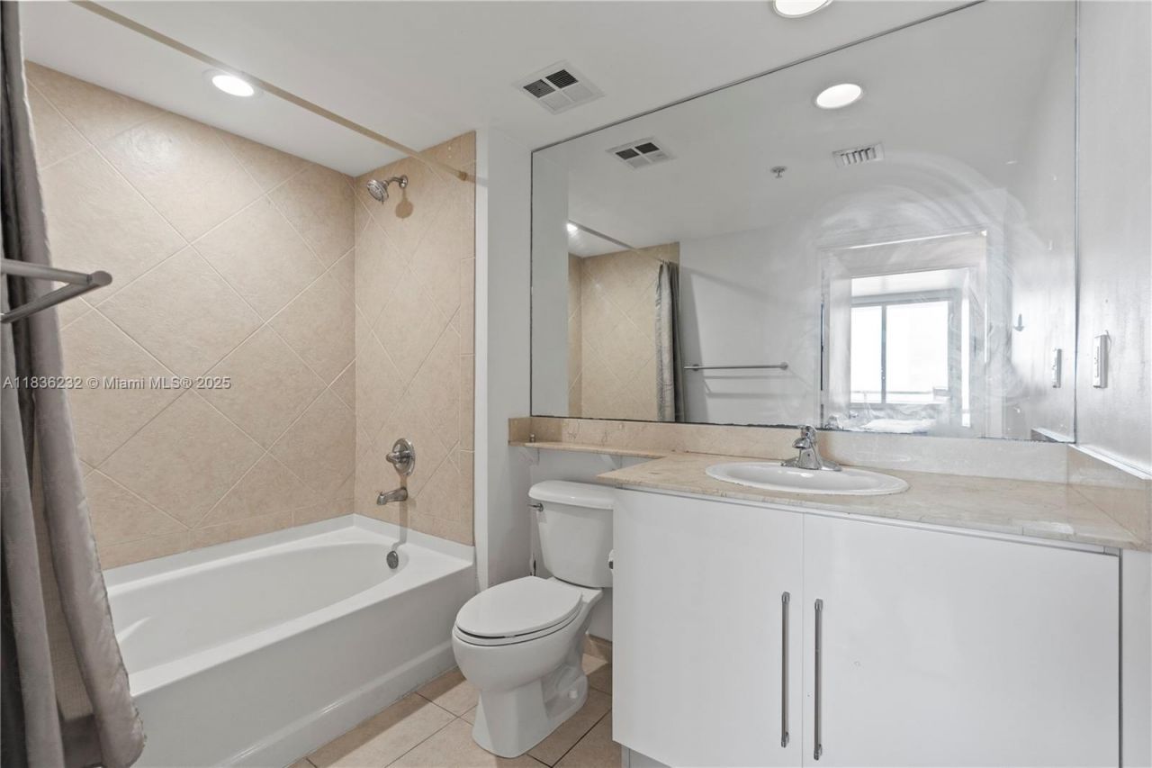 335 S Biscayne Blvd, Unit 3410, Miami, FL 33131 Photo