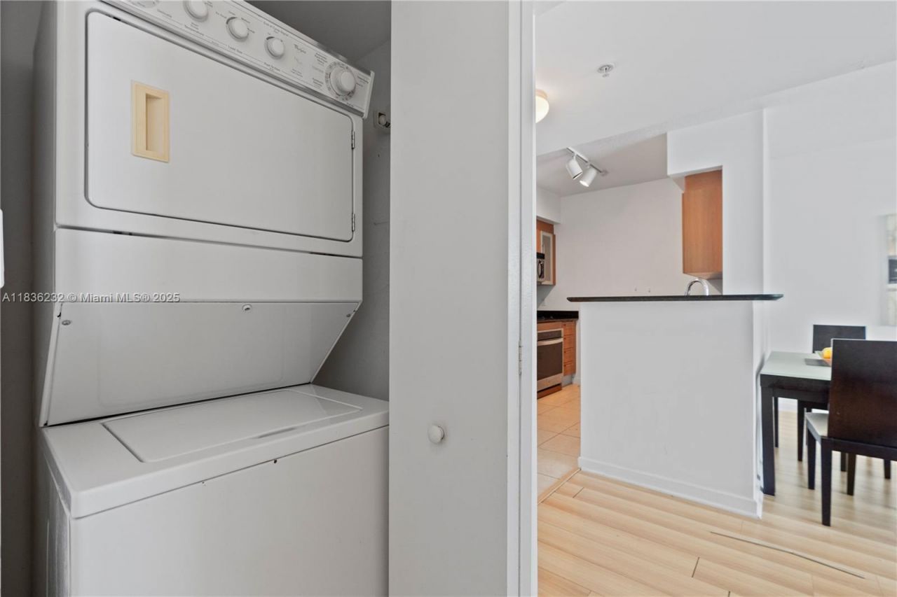 335 S Biscayne Blvd, Unit 3410, Miami, FL 33131 Photo