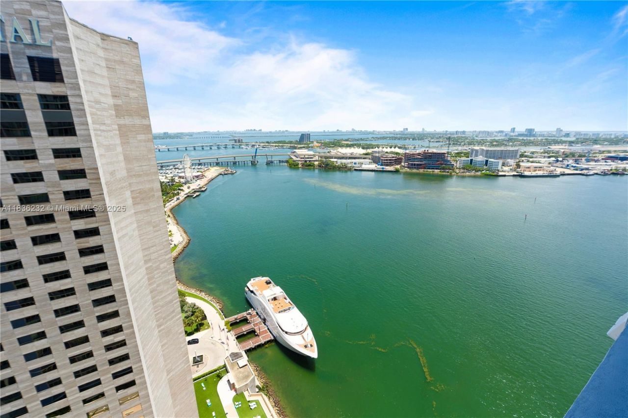 335 S Biscayne Blvd, Unit 3410, Miami, FL 33131 Photo