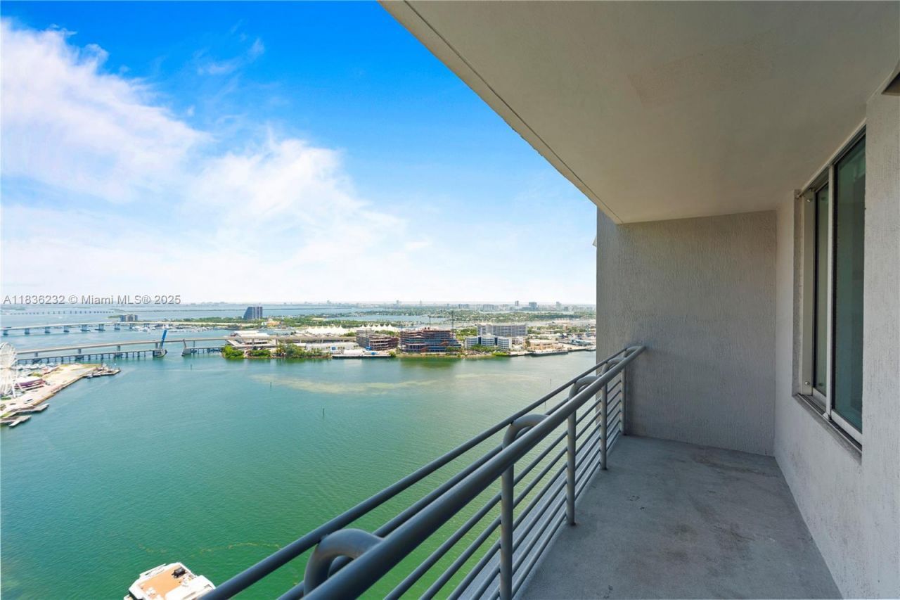 335 S Biscayne Blvd, Unit 3410, Miami, FL 33131 Photo