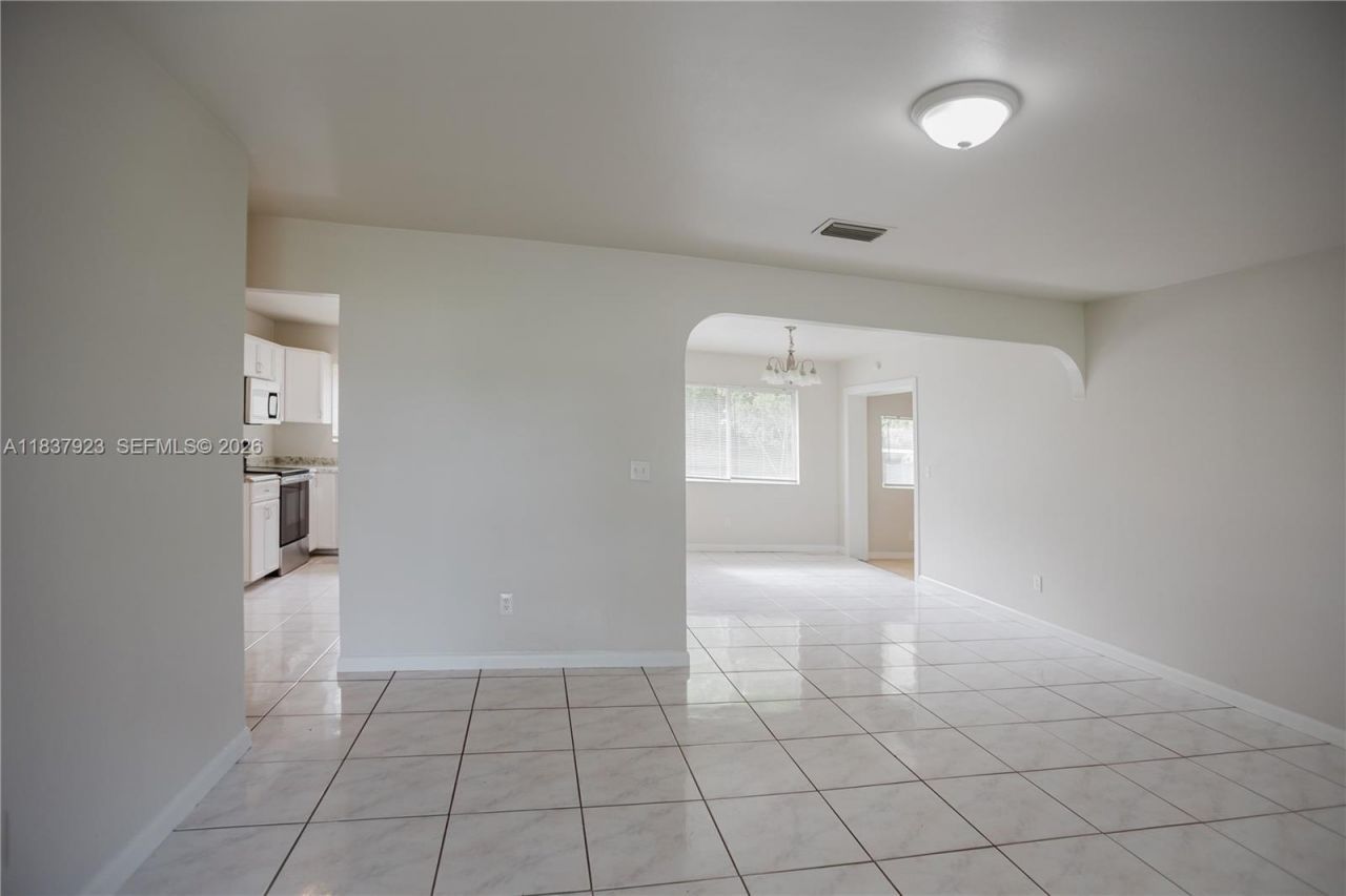 274 SW Bridgeport Dr, Port Saint Lucie, FL 34953 Photo