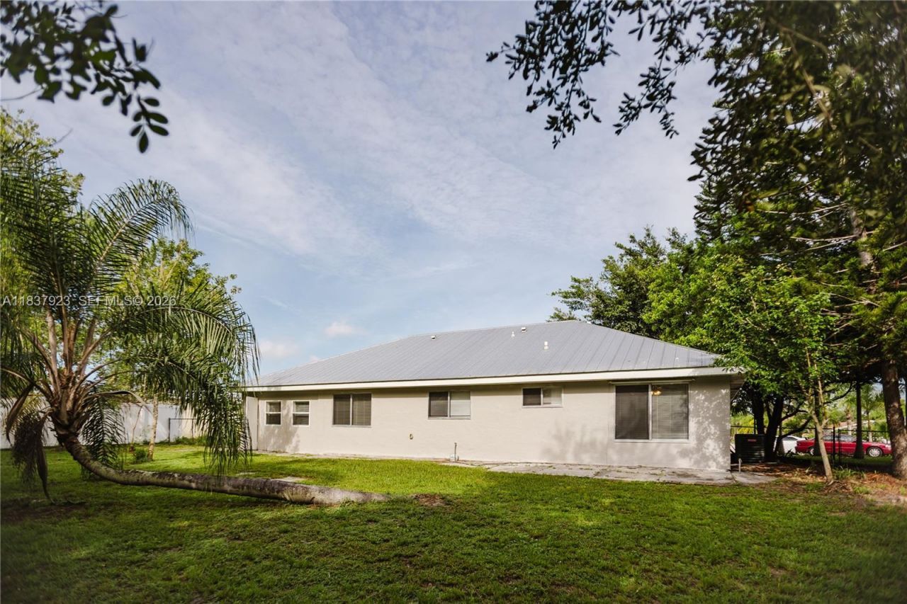274 SW Bridgeport Dr, Port Saint Lucie, FL 34953 Photo
