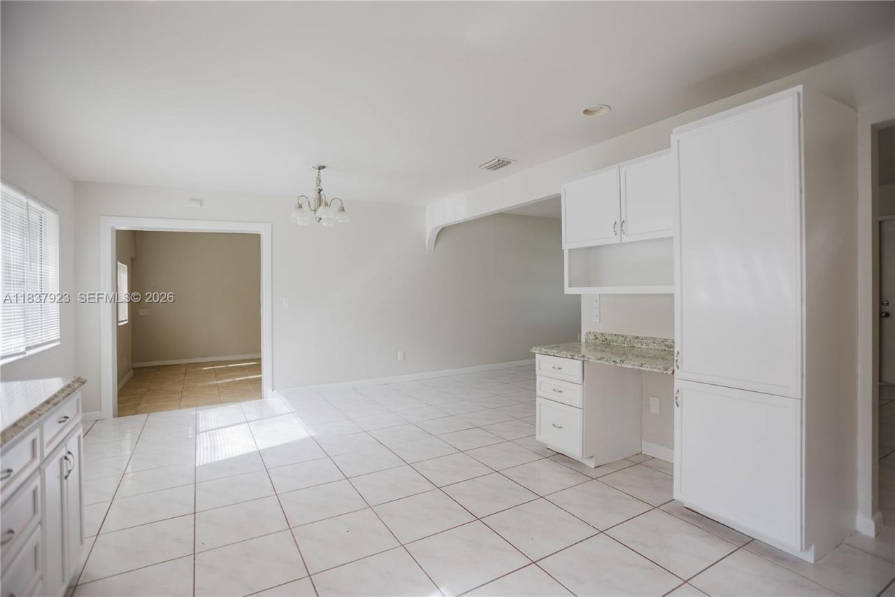 274 SW Bridgeport Dr, Port Saint Lucie, FL 34953 Photo