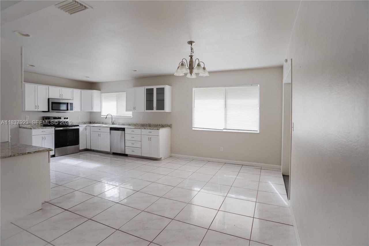 274 SW Bridgeport Dr, Port Saint Lucie, FL 34953 Photo